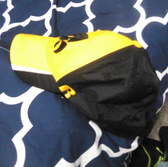 Russell Hawkeyes hat - Picture 2 of 4